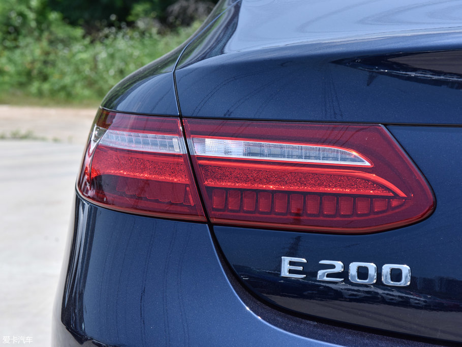 2017��YE���p�T E 200 Coupe 4MATIC