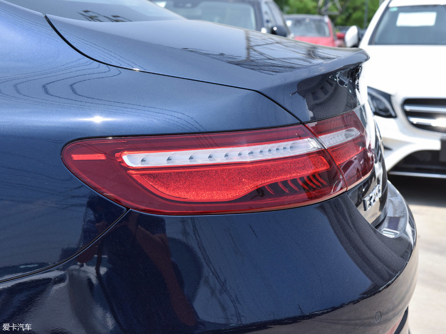 2017��YE���p�T E 200 Coupe 4MATIC