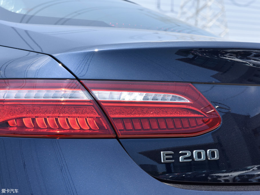 2017��YE���p�T E 200 Coupe 4MATIC