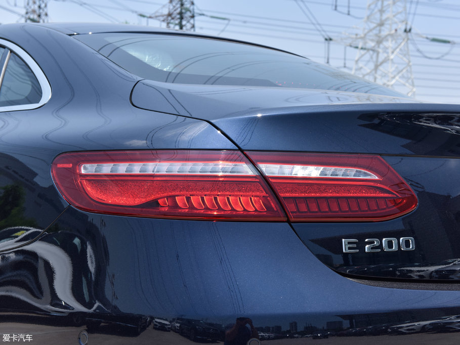 2017��YE���p�T E 200 Coupe 4MATIC