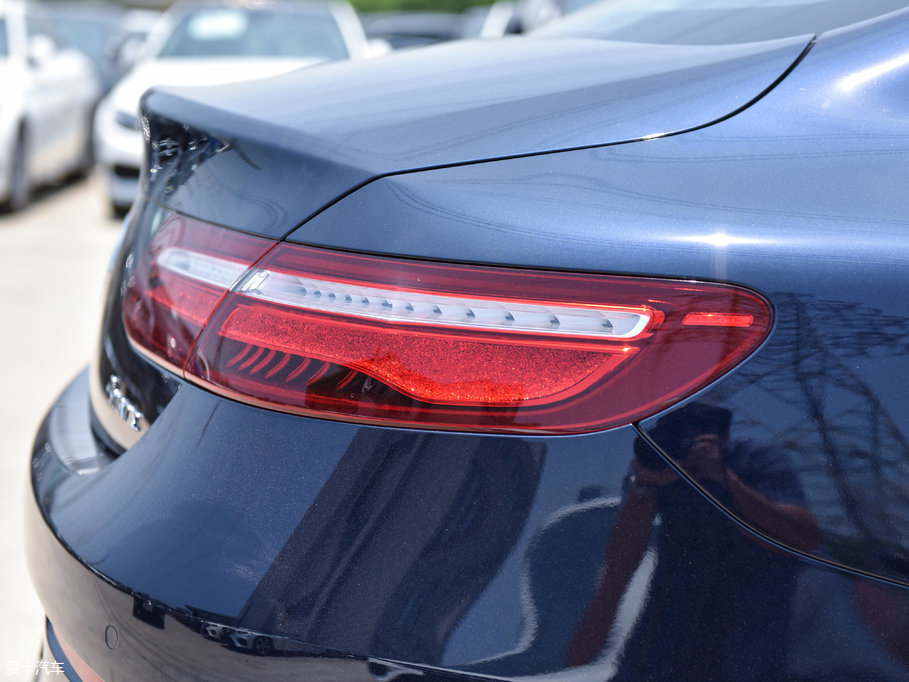 2017��YE���p�T E 200 Coupe 4MATIC