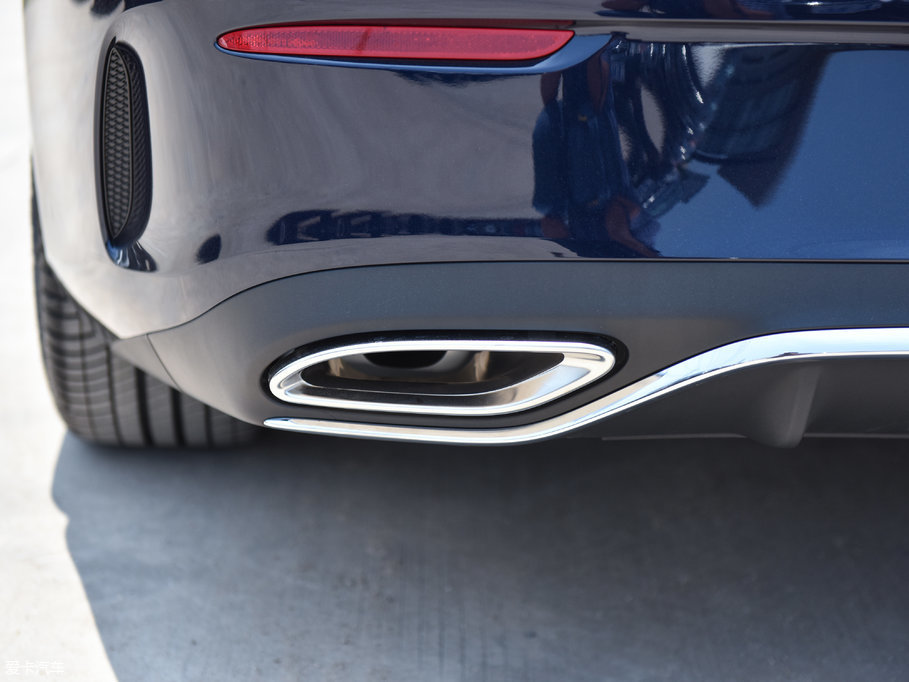 2017��YE���p�T E 200 Coupe 4MATIC