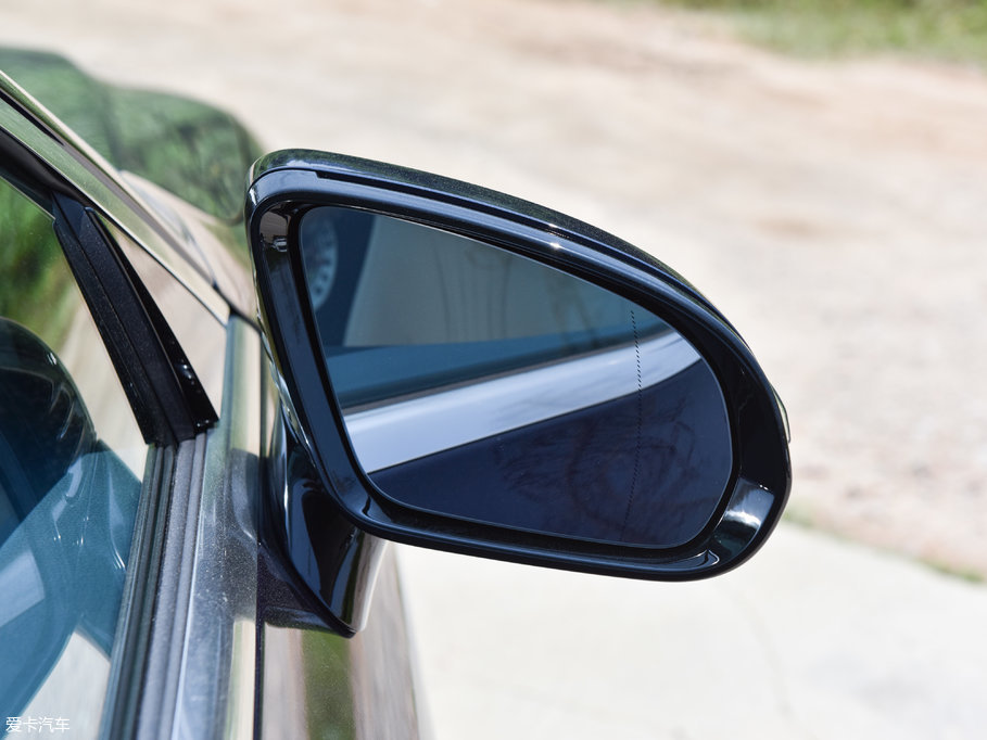 2017��YE���p�T E 200 Coupe 4MATIC