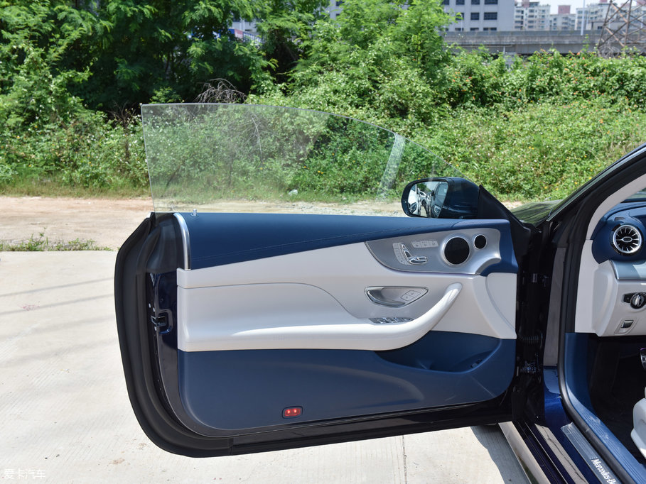 2017��YE���p�T E 200 Coupe 4MATIC