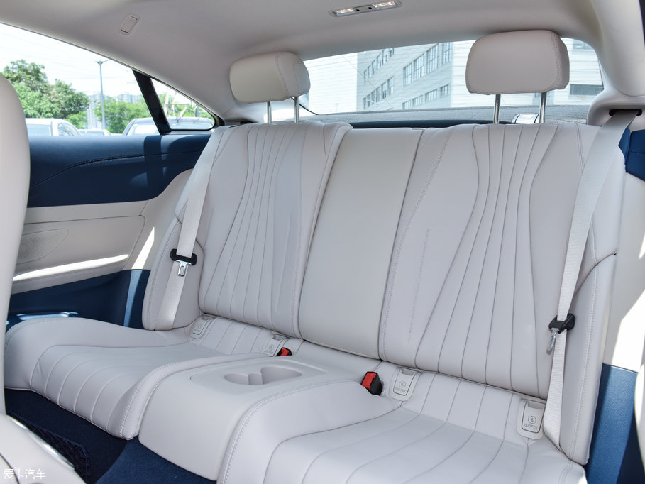 2017��YE���p�T E 200 Coupe 4MATIC