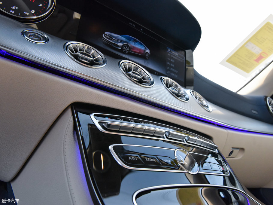 2017��YE���p�T E 200 Coupe 4MATIC