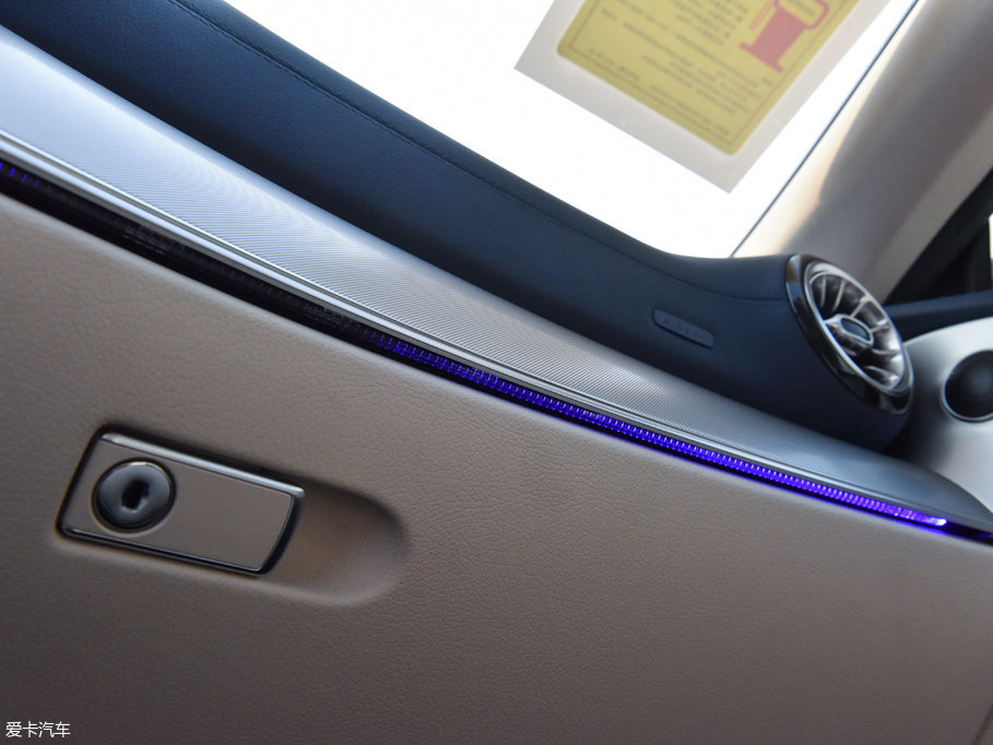 2017��YE���p�T E 200 Coupe 4MATIC