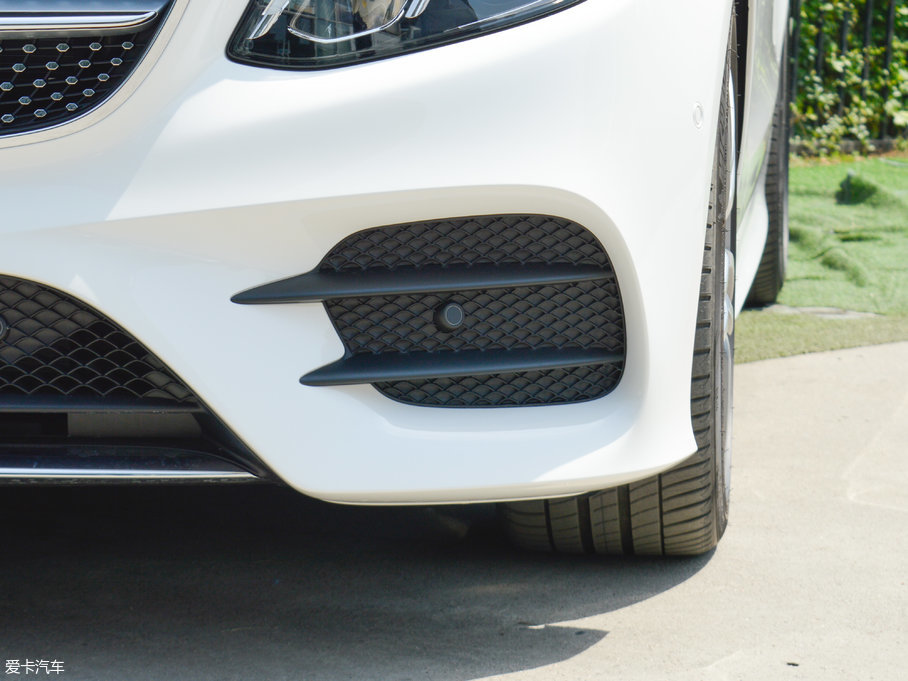 2017��YE���p�T E 200 Coupe 4MATIC