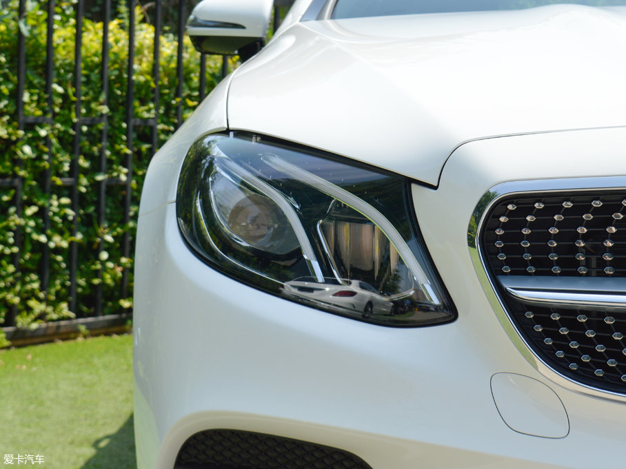 2017��YE���p�T E 200 Coupe 4MATIC