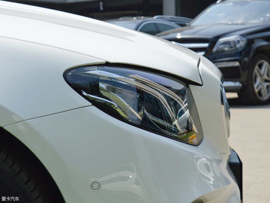 2017��YE���p�T E 200 Coupe 4MATIC