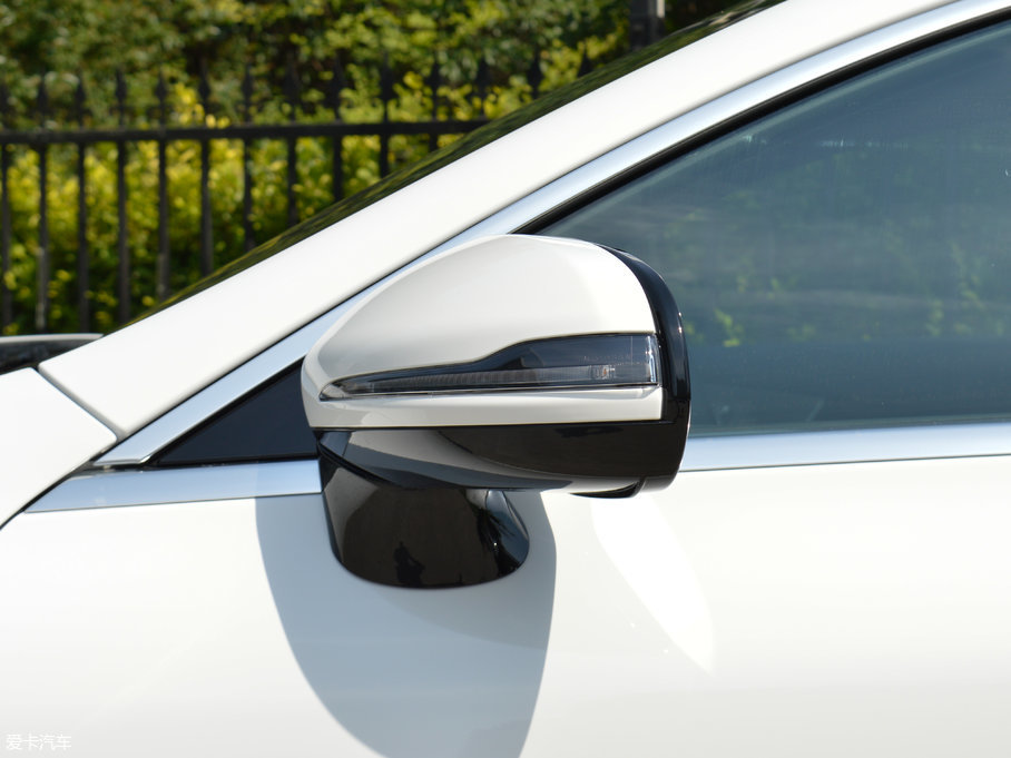 2017��YE���p�T E 200 Coupe 4MATIC