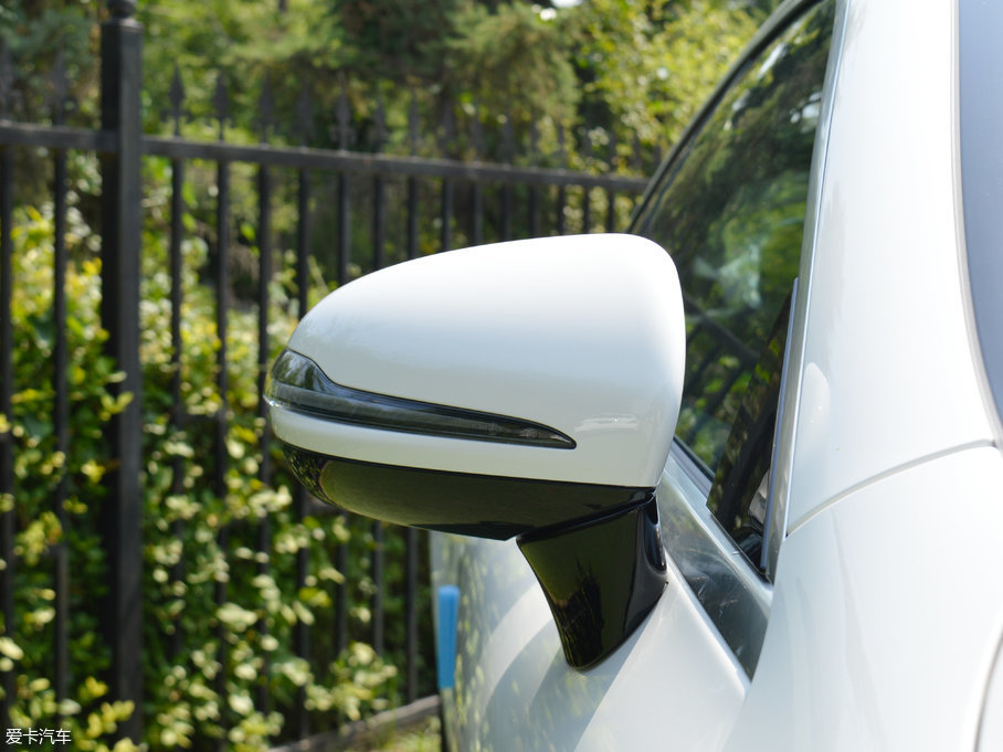 2017��YE���p�T E 200 Coupe 4MATIC