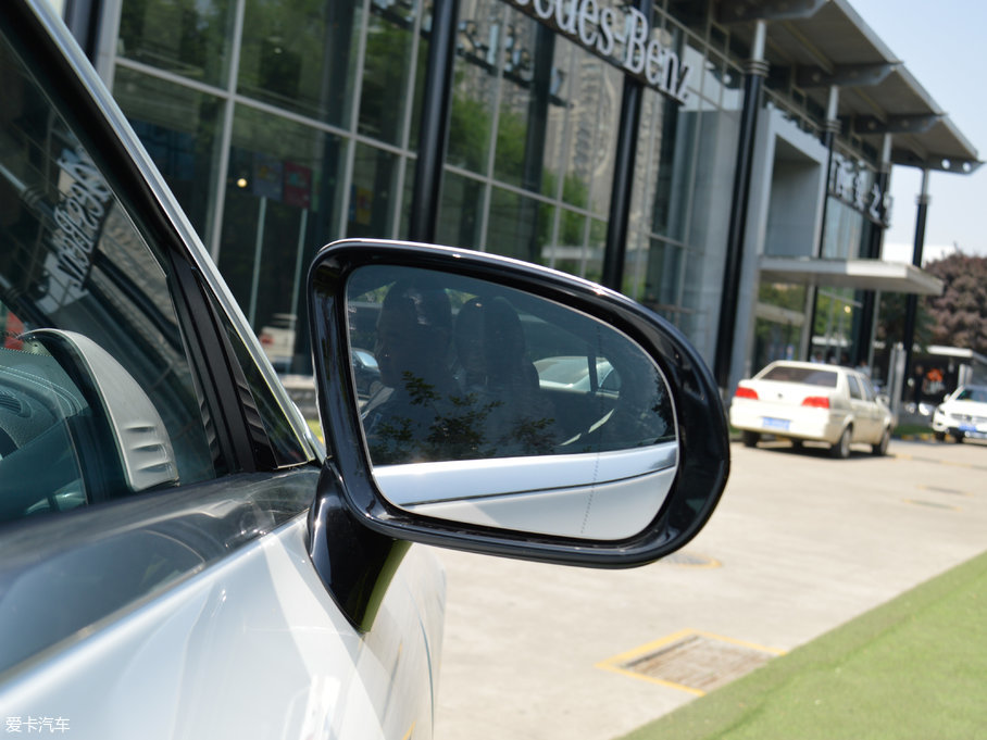 2017��YE���p�T E 200 Coupe 4MATIC