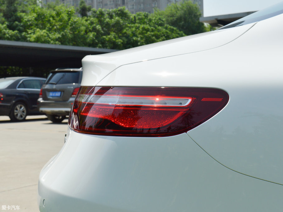 2017��YE���p�T E 200 Coupe 4MATIC