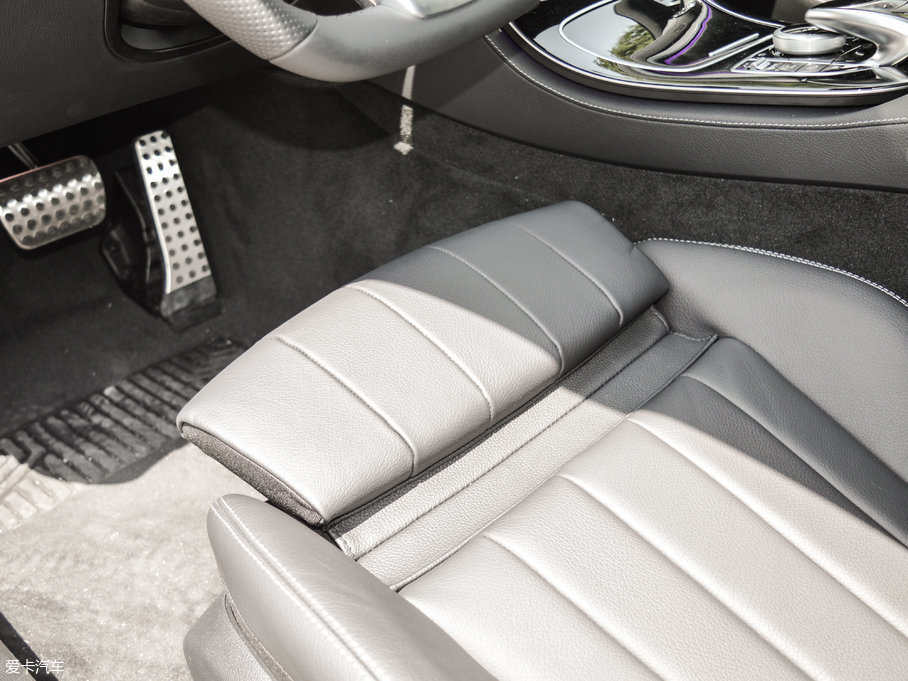 2017��YE���p�T E 200 Coupe 4MATIC