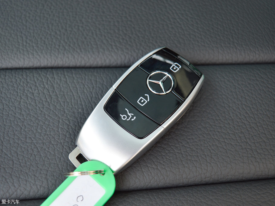 2017��YE���p�T E 200 Coupe 4MATIC