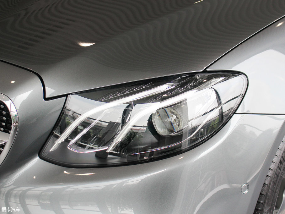 2017��YE���p�T E 200 Coupe