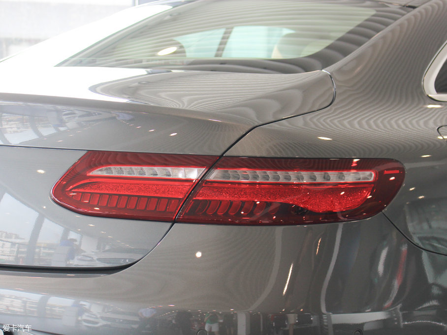 2017��YE���p�T E 200 Coupe