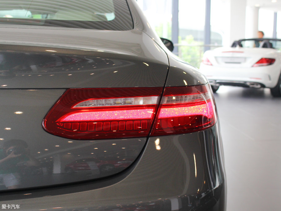 2017��YE���p�T E 200 Coupe