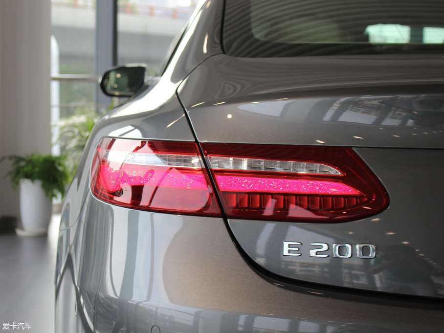 2017��YE���p�T E 200 Coupe