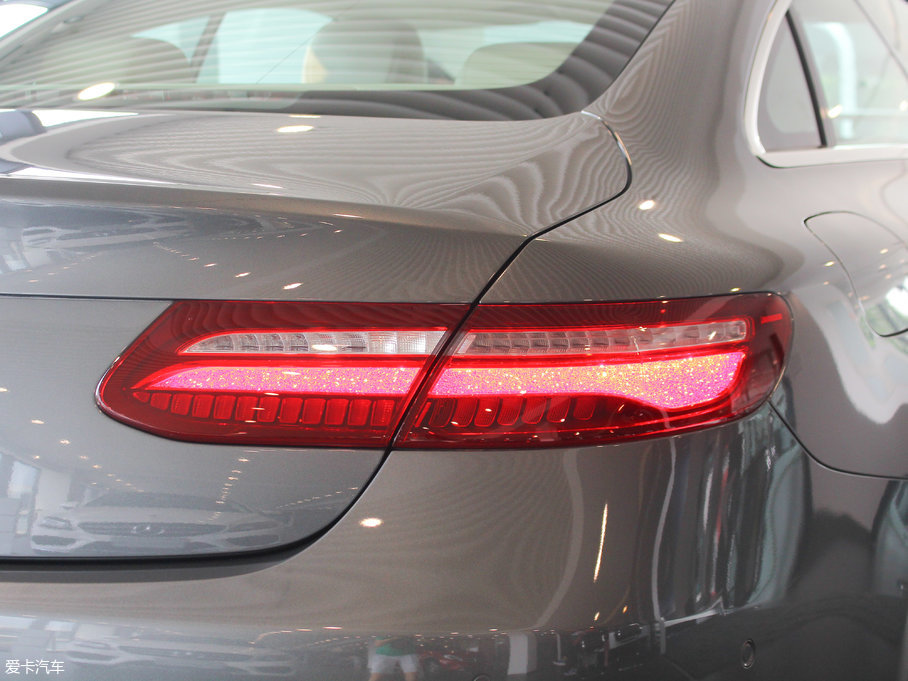 2017��YE���p�T E 200 Coupe