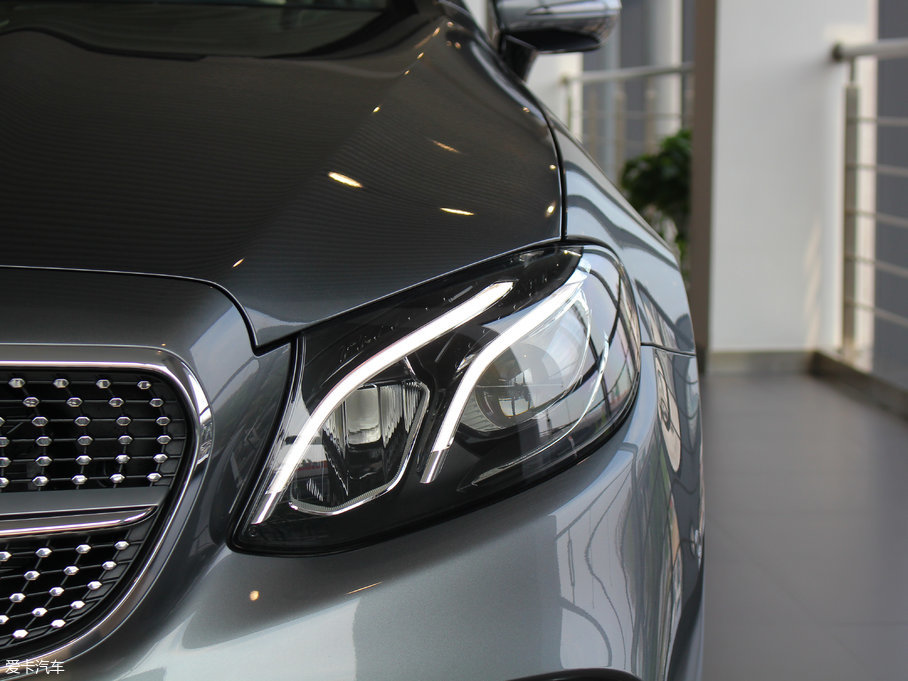 2017��YE���p�T E 200 Coupe