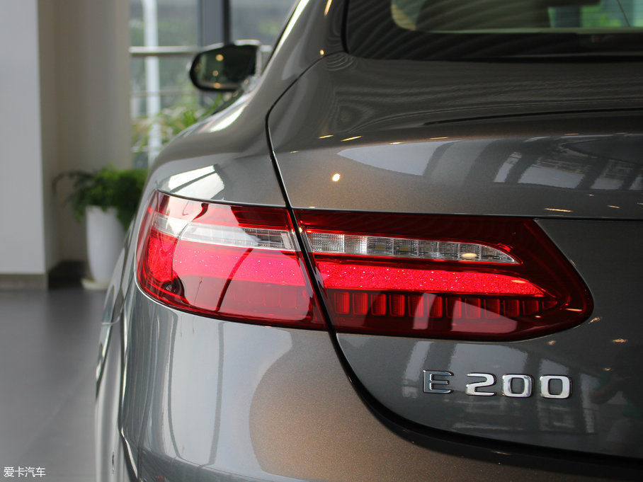 2017��YE���p�T E 200 Coupe