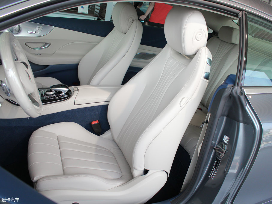 2017��YE���p�T E 200 Coupe