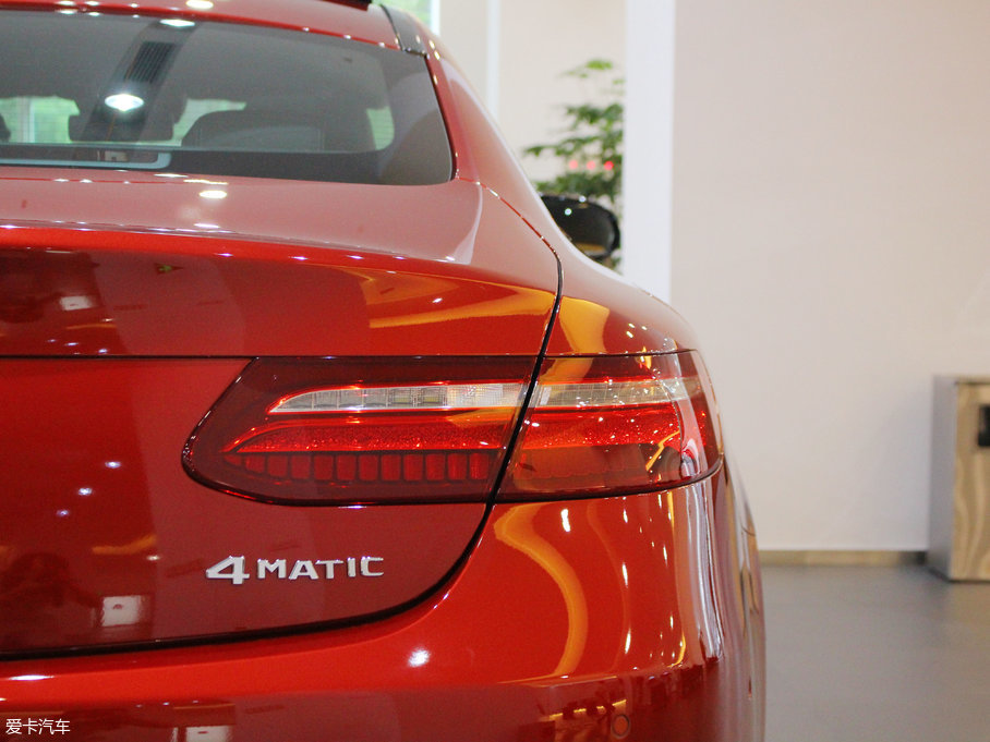 2017��YE���p�T E 200 Coupe 4MATIC