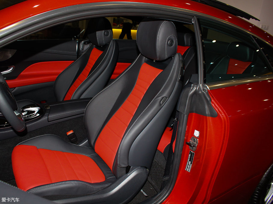 2017��YE���p�T E 200 Coupe 4MATIC