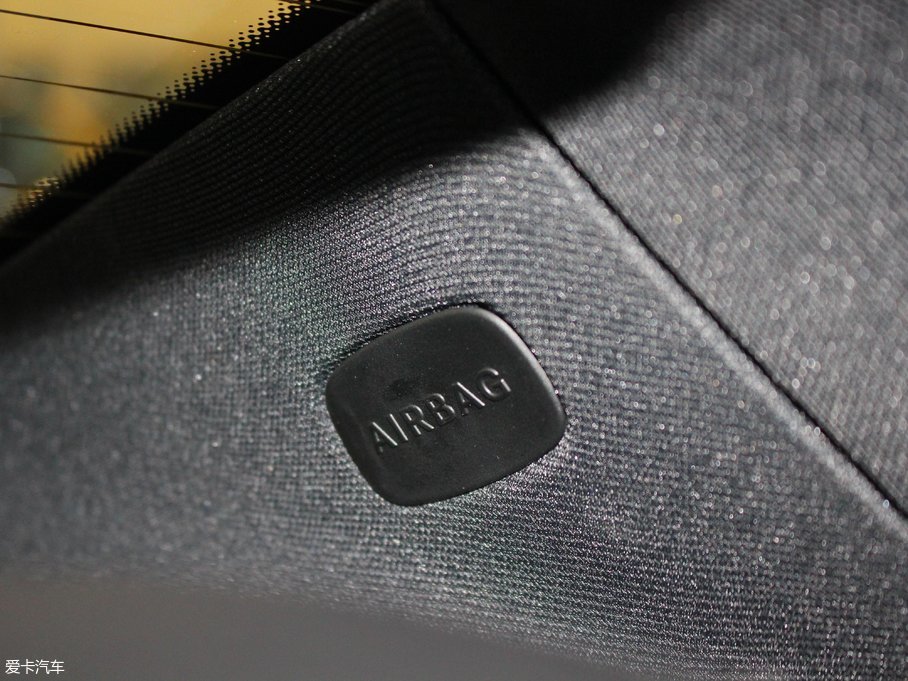 2017��YE���p�T E 200 Coupe 4MATIC