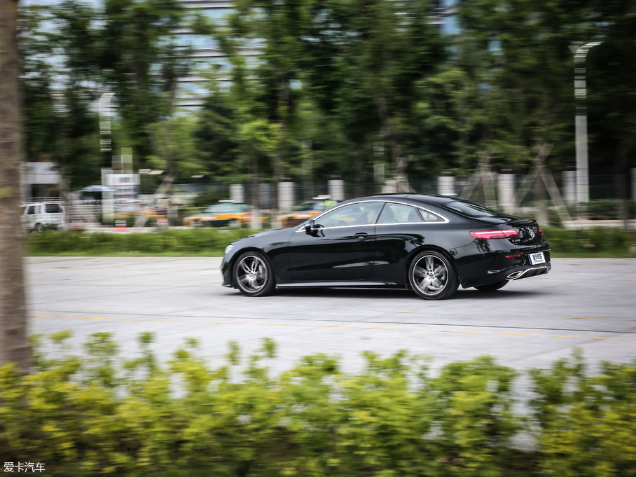 2017��YE���p�T E 300 Coupe