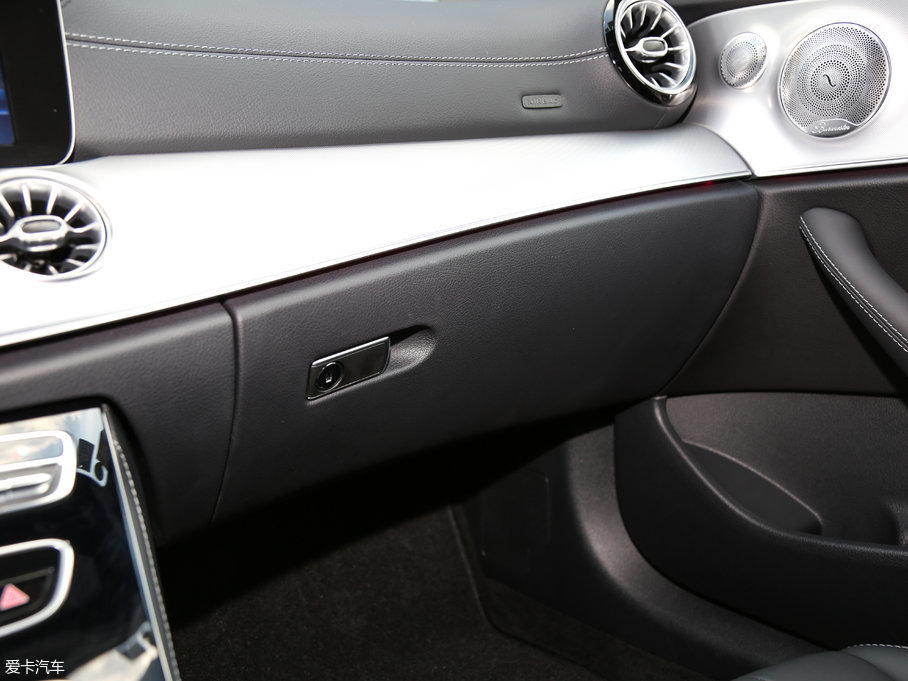 2017��YE���p�T E 300 Coupe