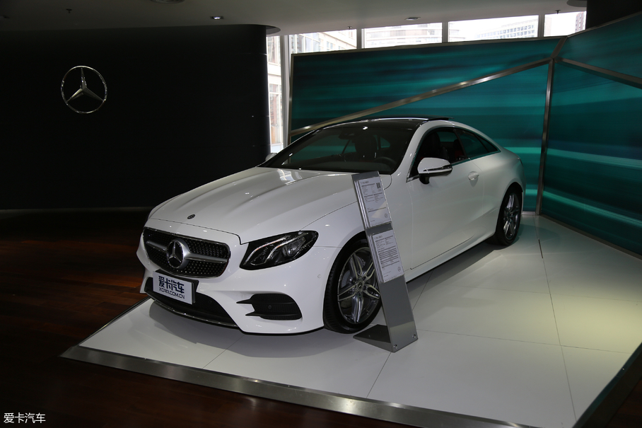 2017��YE���p�T E 200 Coupe