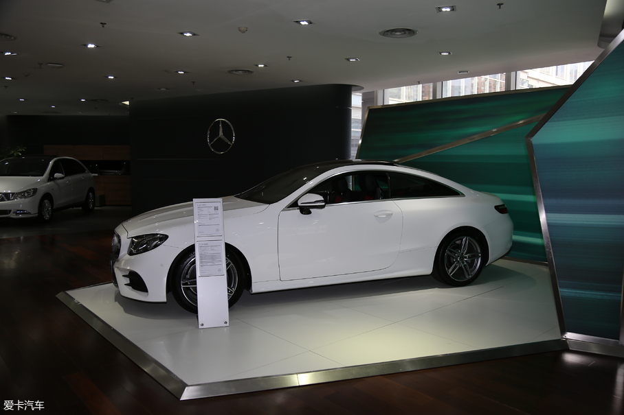 2017��YE���p�T E 200 Coupe