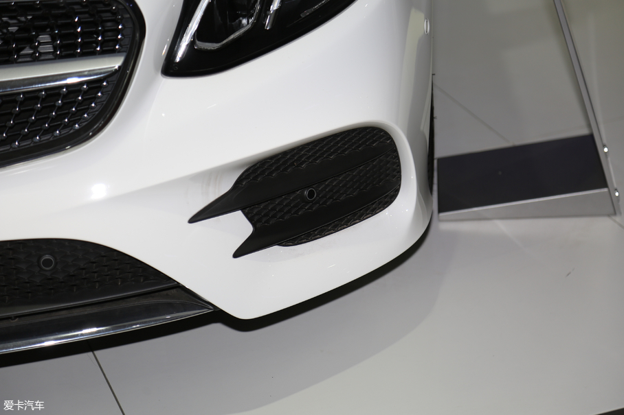 2017��YE���p�T E 200 Coupe