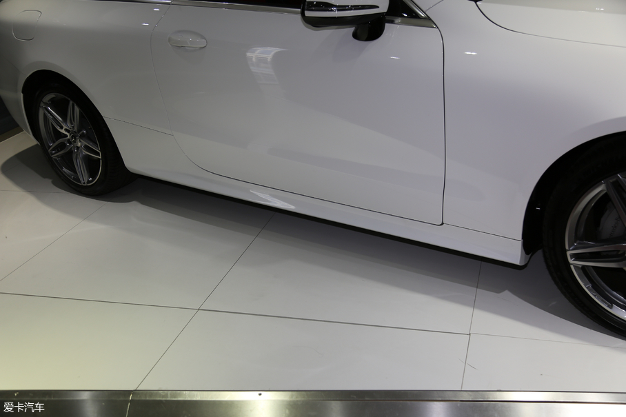 2017��YE���p�T E 200 Coupe