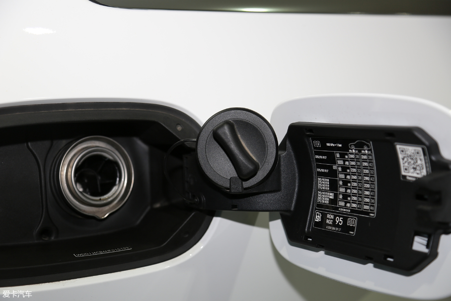 2017��YE���p�T E 200 Coupe