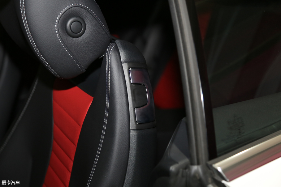 2017��YE���p�T E 200 Coupe