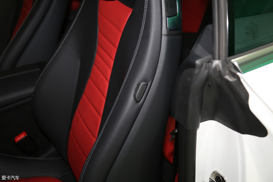 2017��YE���p�T E 200 Coupe