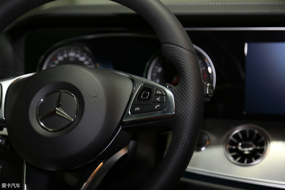 2017��YE���p�T E 200 Coupe