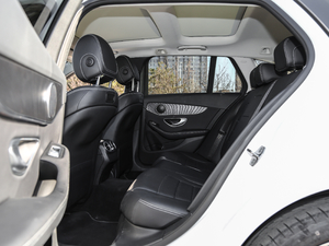2017款改款 C 200 4MATIC 后排空间