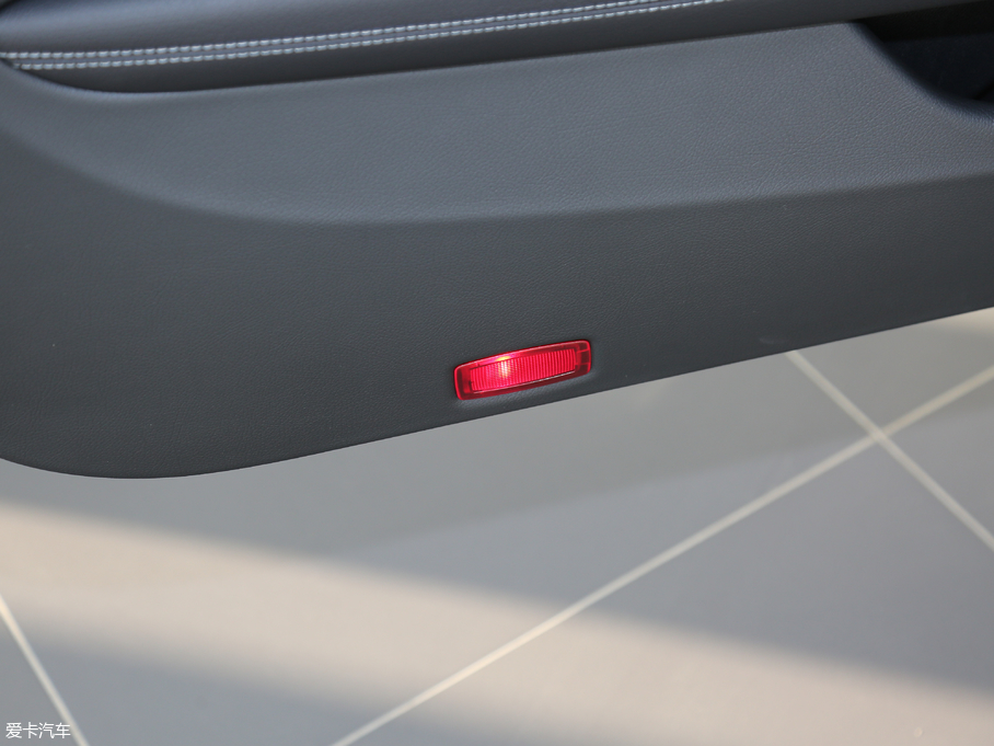 2017YCCoupe Ŀ C 200 I܇