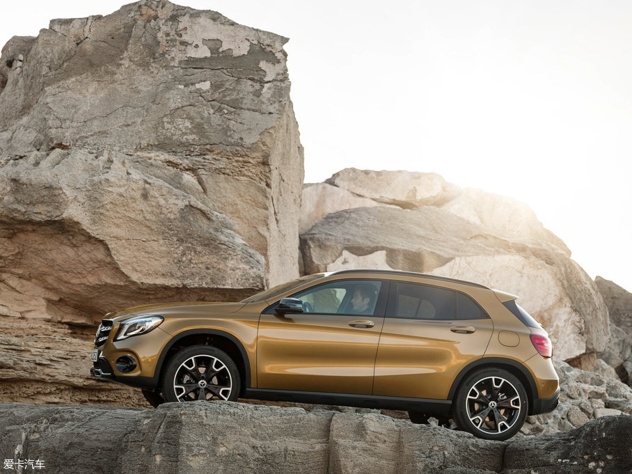 2018YGLA(M) 220d 4MATIC