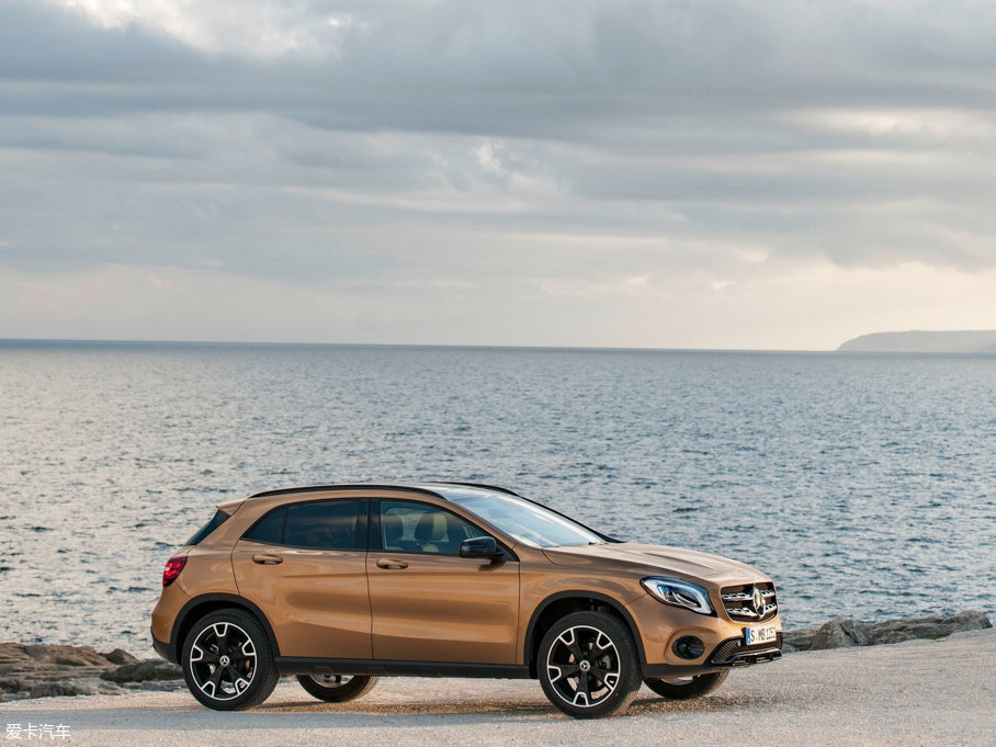 2018YGLA(M(jn)) 220d 4MATIC