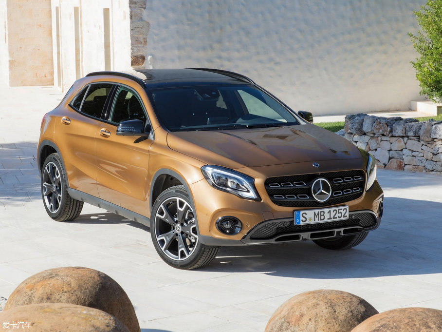 2018YGLA(M(jn)) 220d 4MATIC