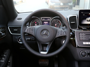 2018Ŀ GLS 400 4MATIC Ӹ P