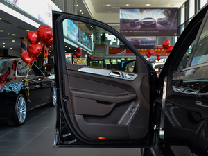 2018Ŀ GLS 320 4MATIC {λ܇T