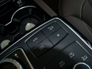 2018Ŀ GLS 320 4MATIC п؅^(q)