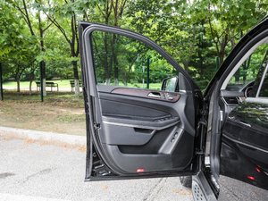 2018Ŀ GLS 500 4MATIC {λ܇T